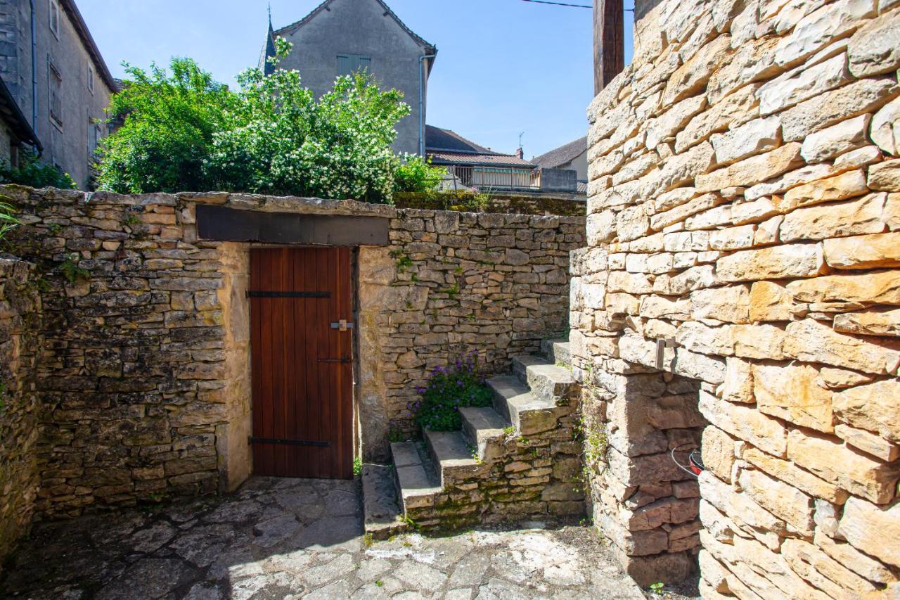 Maison En Pierres Au Coeur Du Village Medieval De Villeneuve Exterior photo