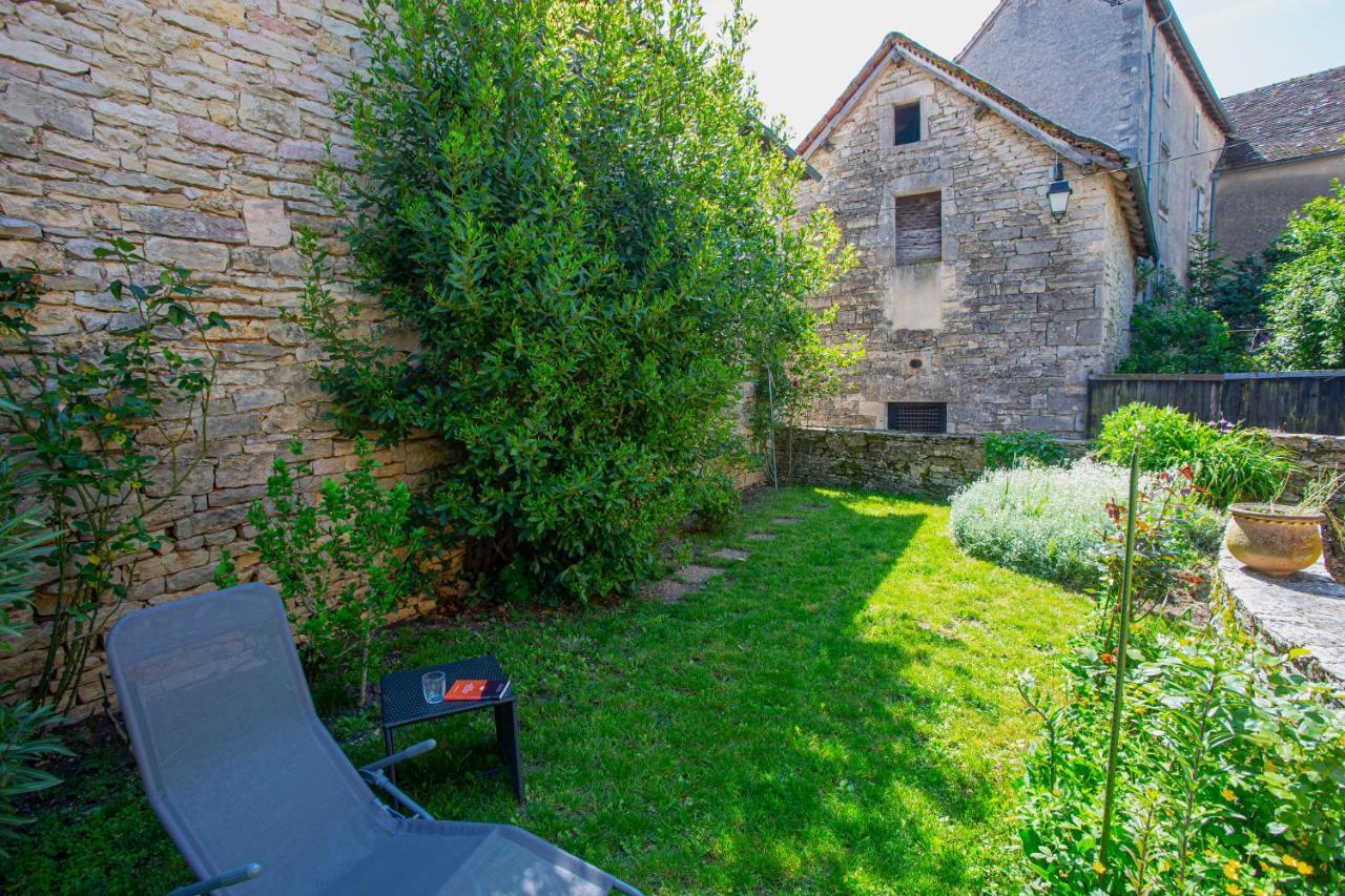 Maison En Pierres Au Coeur Du Village Medieval De Villeneuve Exterior photo