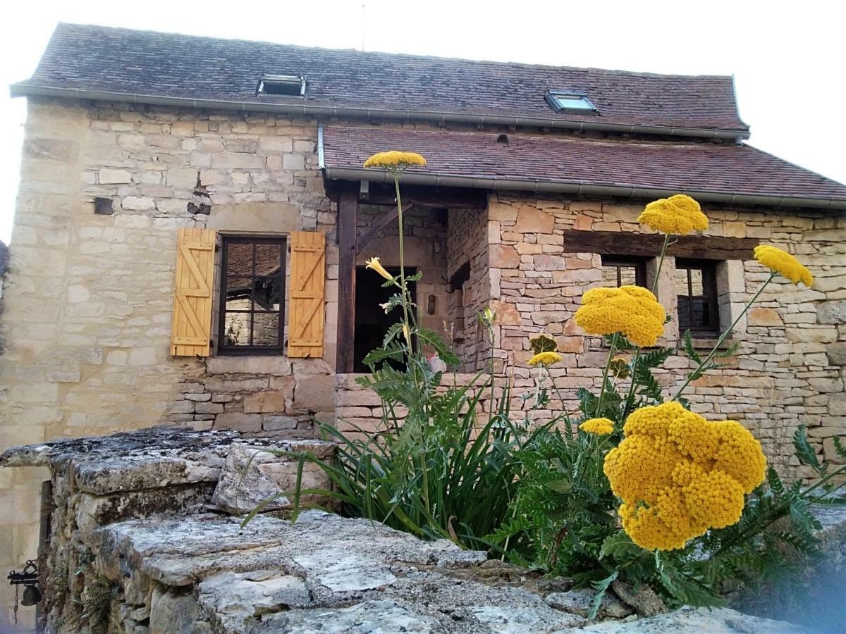 Maison En Pierres Au Coeur Du Village Medieval De Villeneuve Exterior photo